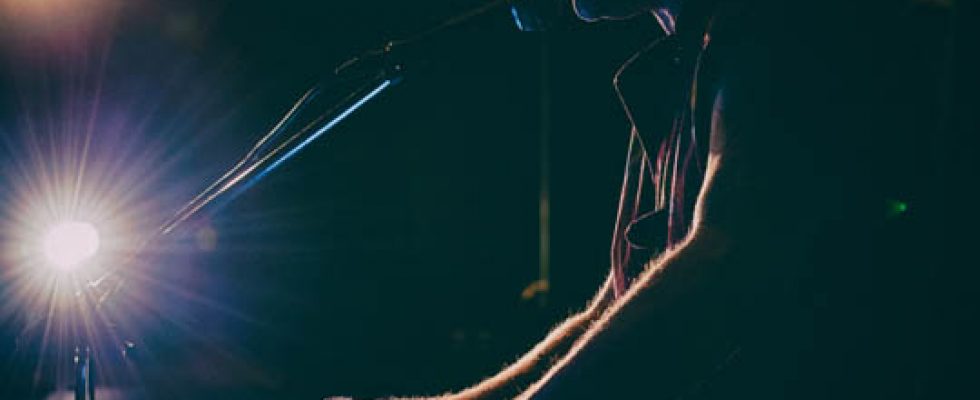 Théâtre d’objets / Marionnette / Jonglage / Musique Création 2015 – Tous public à partir de 8 ans &nbsp; Librement inspiré du conte éponyme japonais, 人魚NINGYO est une rêverie sur la relation à deux à travers un regard fantasmé sur l’esthétique japonaise. Danse, manipulation d’objets et de marionnettes et musique [&hellip;]